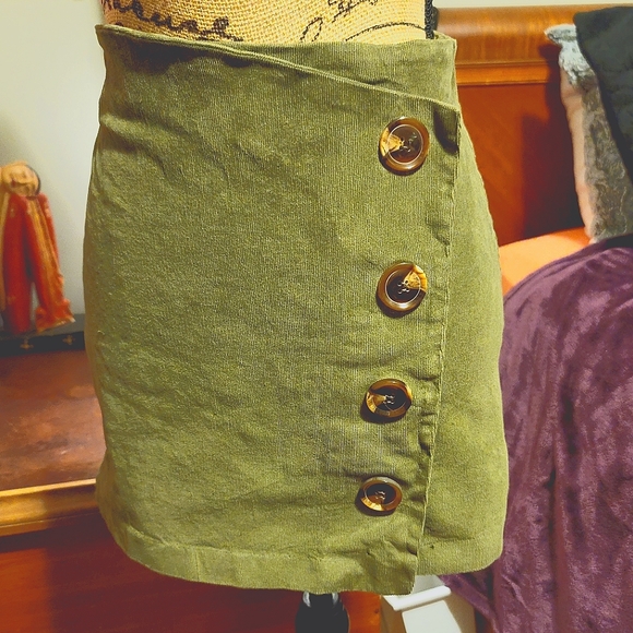 {Fashion On Earth}🪷Corduroy Mini, Size M - Picture 6 of 8